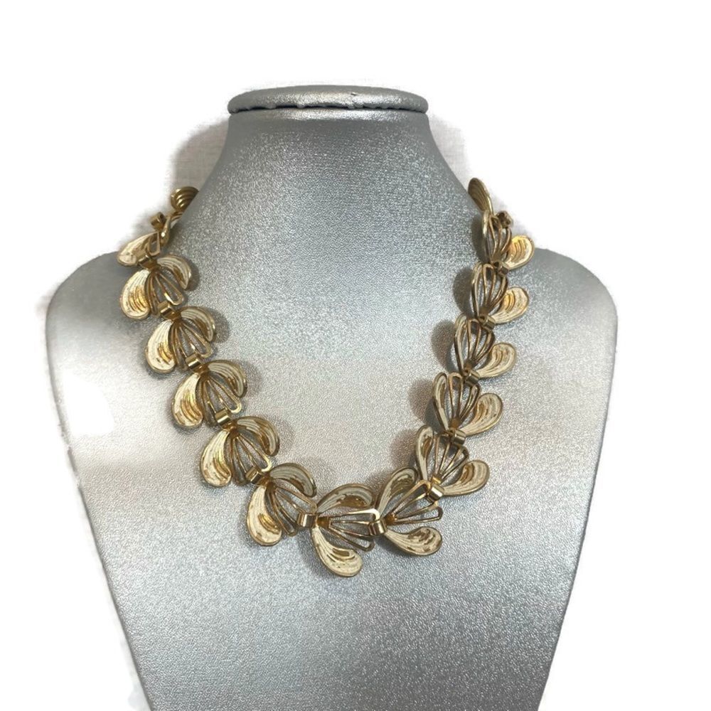 Vintage Gold and White Leaf‎ Like Link Necklace